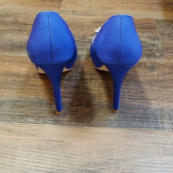 Badgley Mischka Blue Satin Heels size 5.5 - Picture 4 of 5